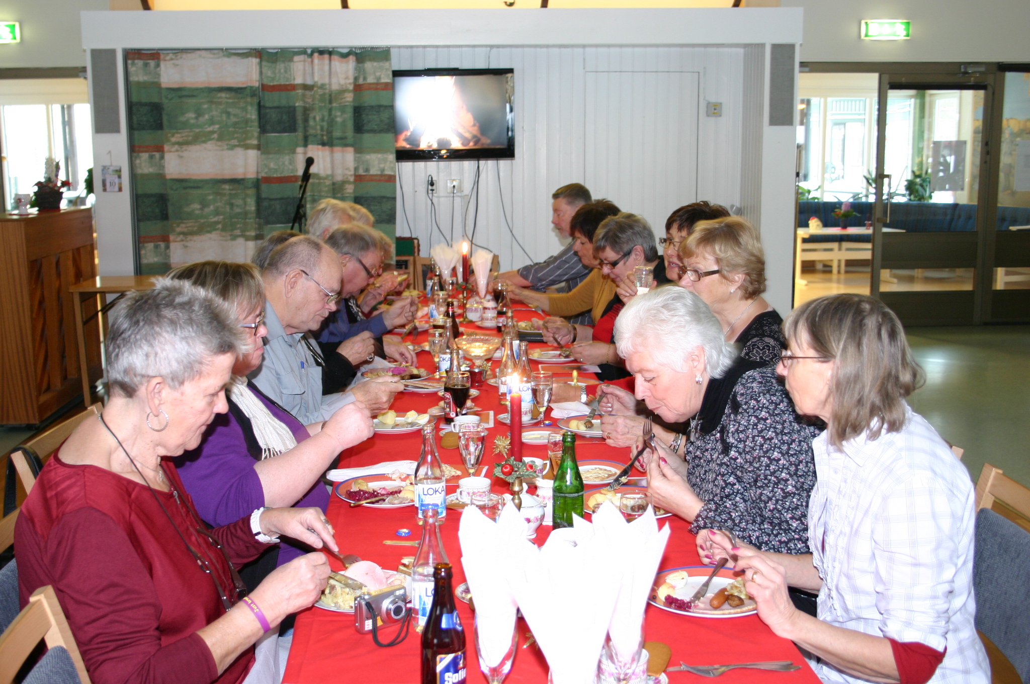 Mitt Västmanland - Frivilligarbetare blev bjudna på julbord i Norberg