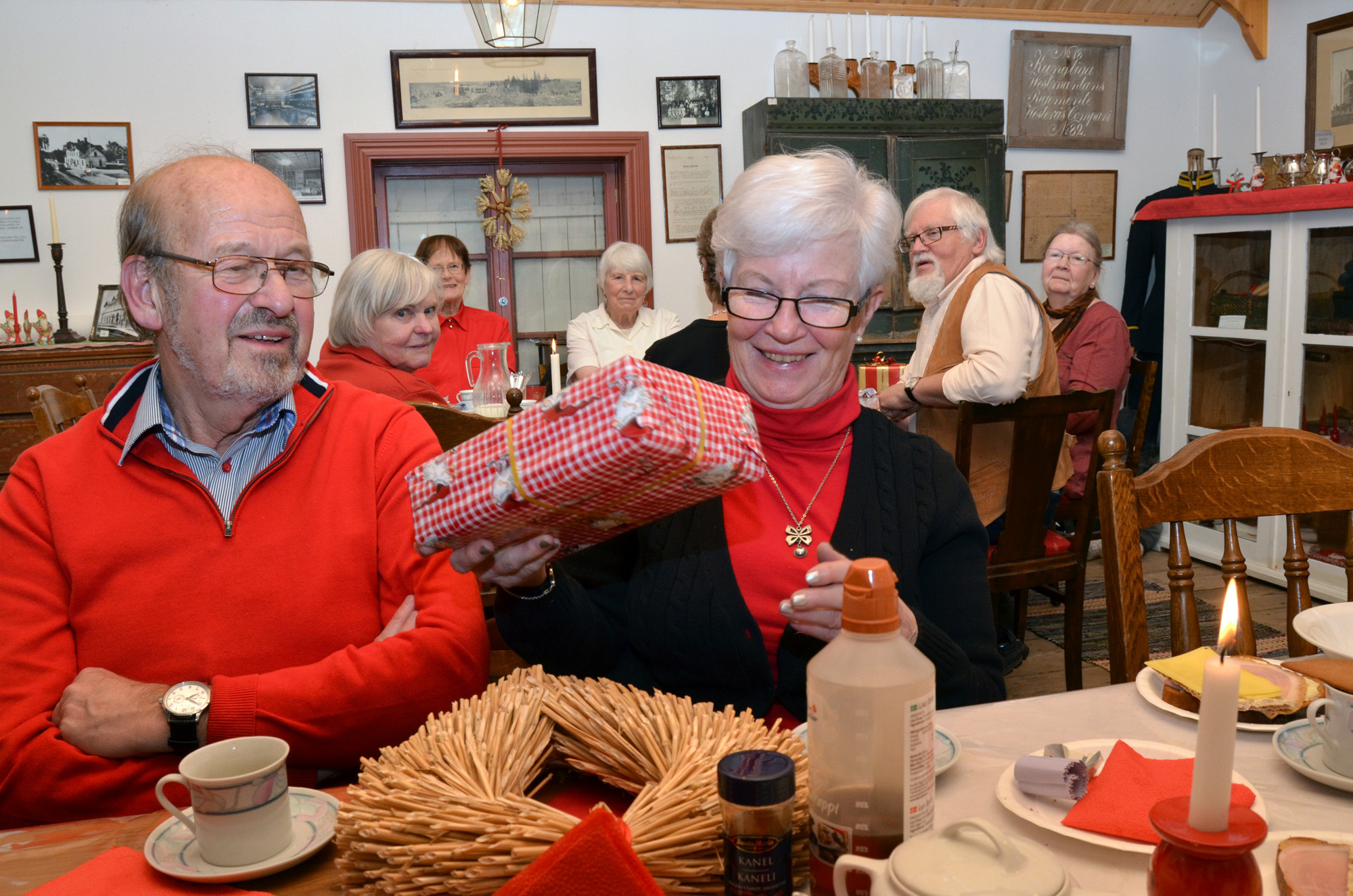 Mitt Västmanland - Anders Lindberg och Margareta Borell med sin julklapp