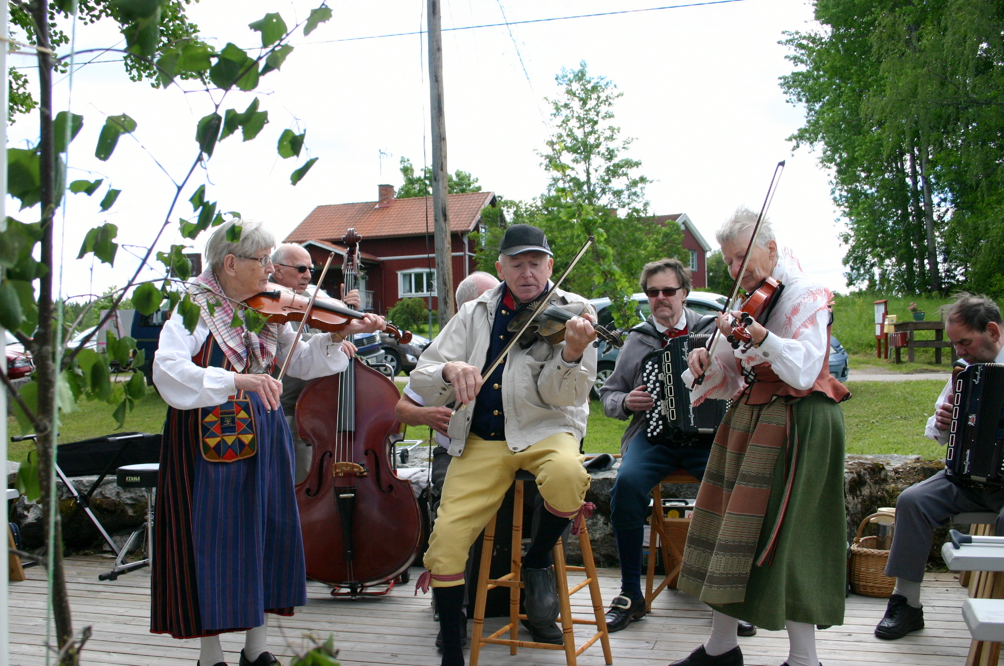Mitt Västmanland - Midsommardagen i Karbenning by
